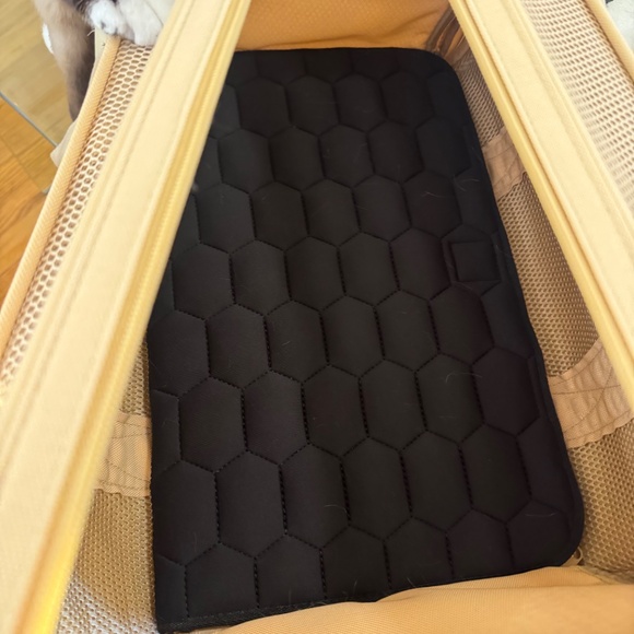 EUC Wild One Pet Travel Carrier in Tan - Picture 7 of 7